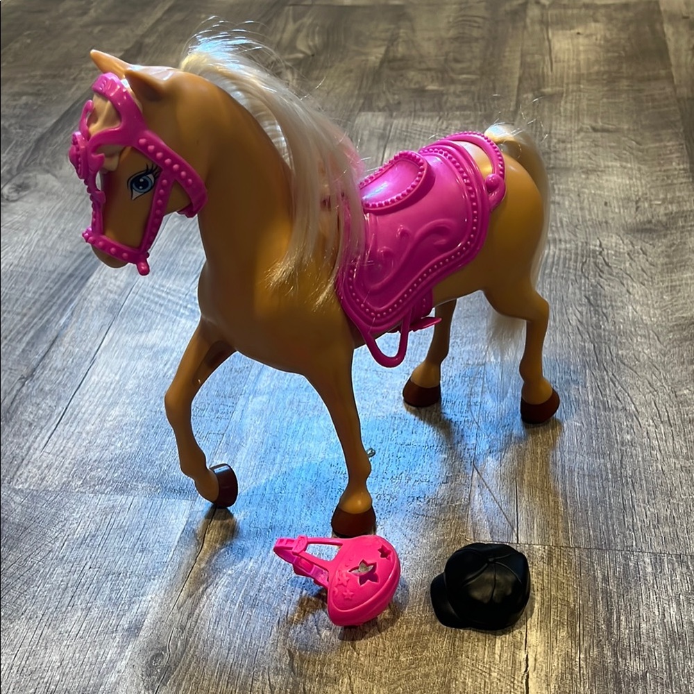 Barbie horse brown with helmet and hat